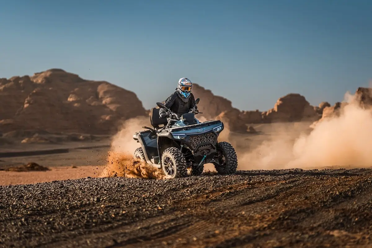 CFMOTO-850-TOURING_action-21.png